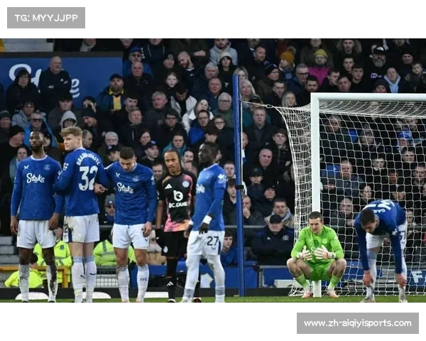 埃弗顿客场完胜展现韧性，中场加纳表现亮眼